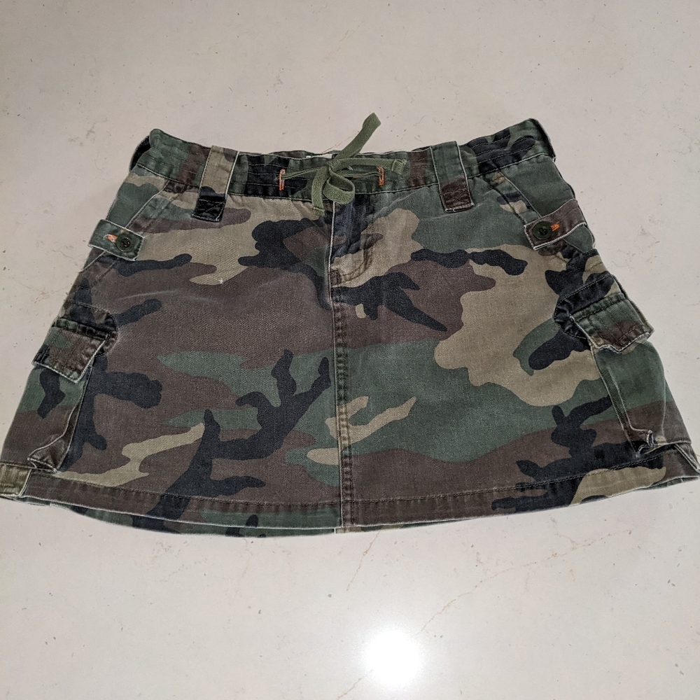 Chor fatigue print size 5 skirt.